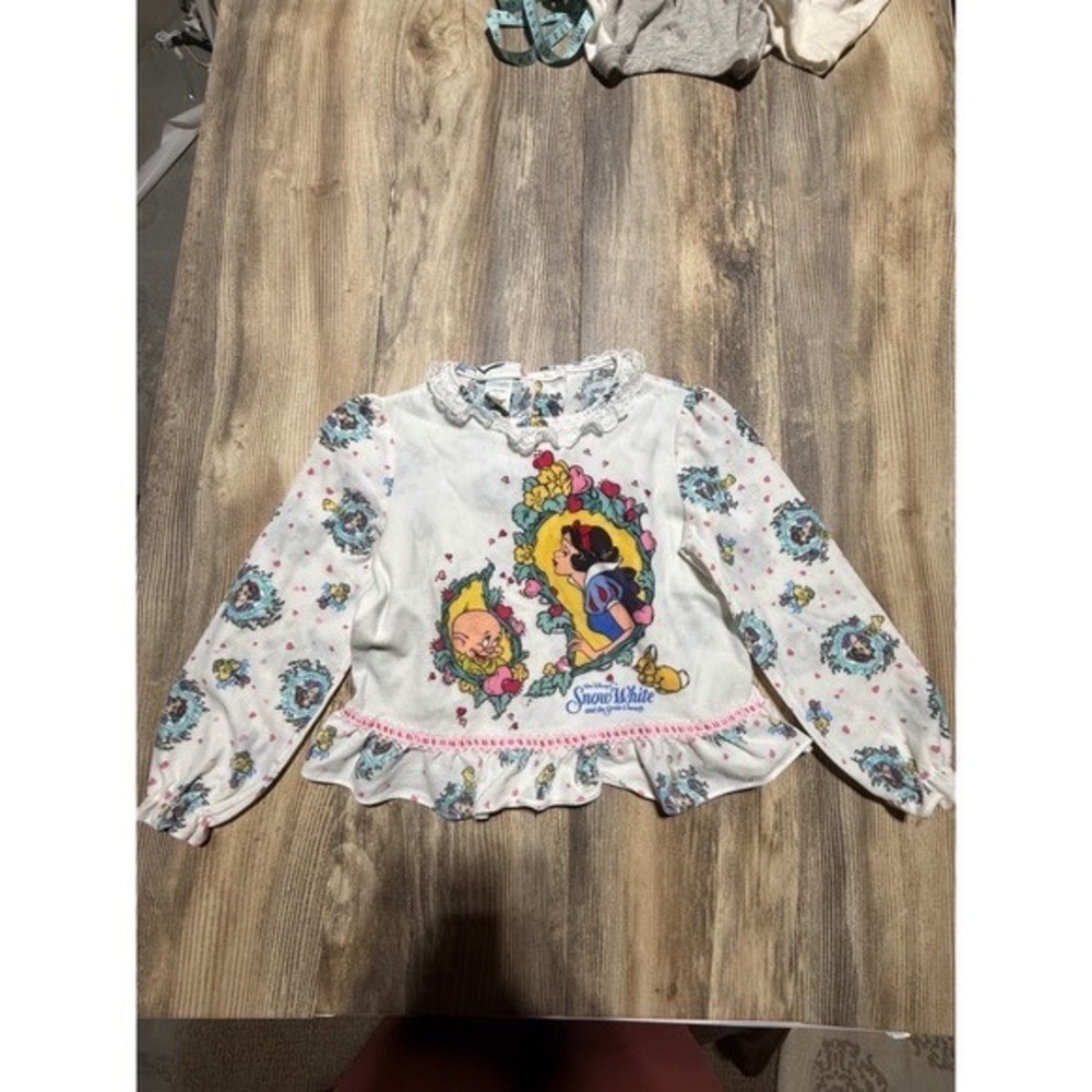 90s Disney Snow White pajama Top Character Print Storybook
